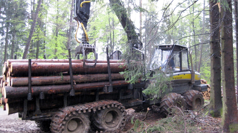 Rückeschlepper im Einsatz